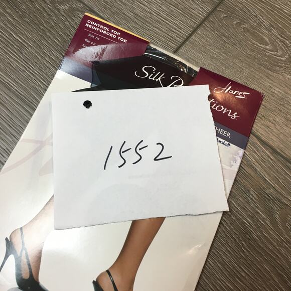 New Hanes Silk Reflections Silky Sheer Control Top Reinforced Toe C-D Barely Blk - Picture 5 of 5